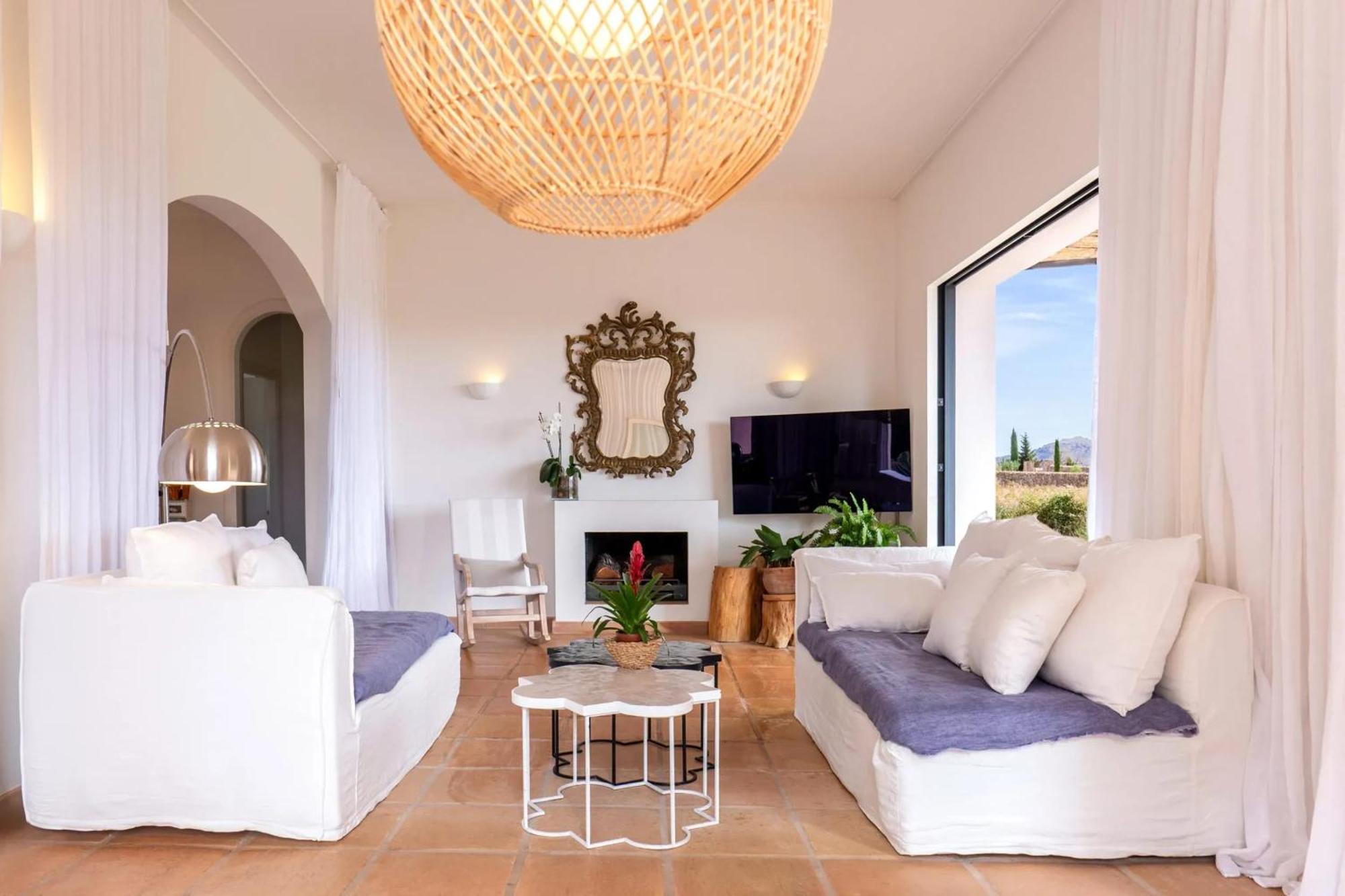 Spacious With Pool And Sea View In Villa *