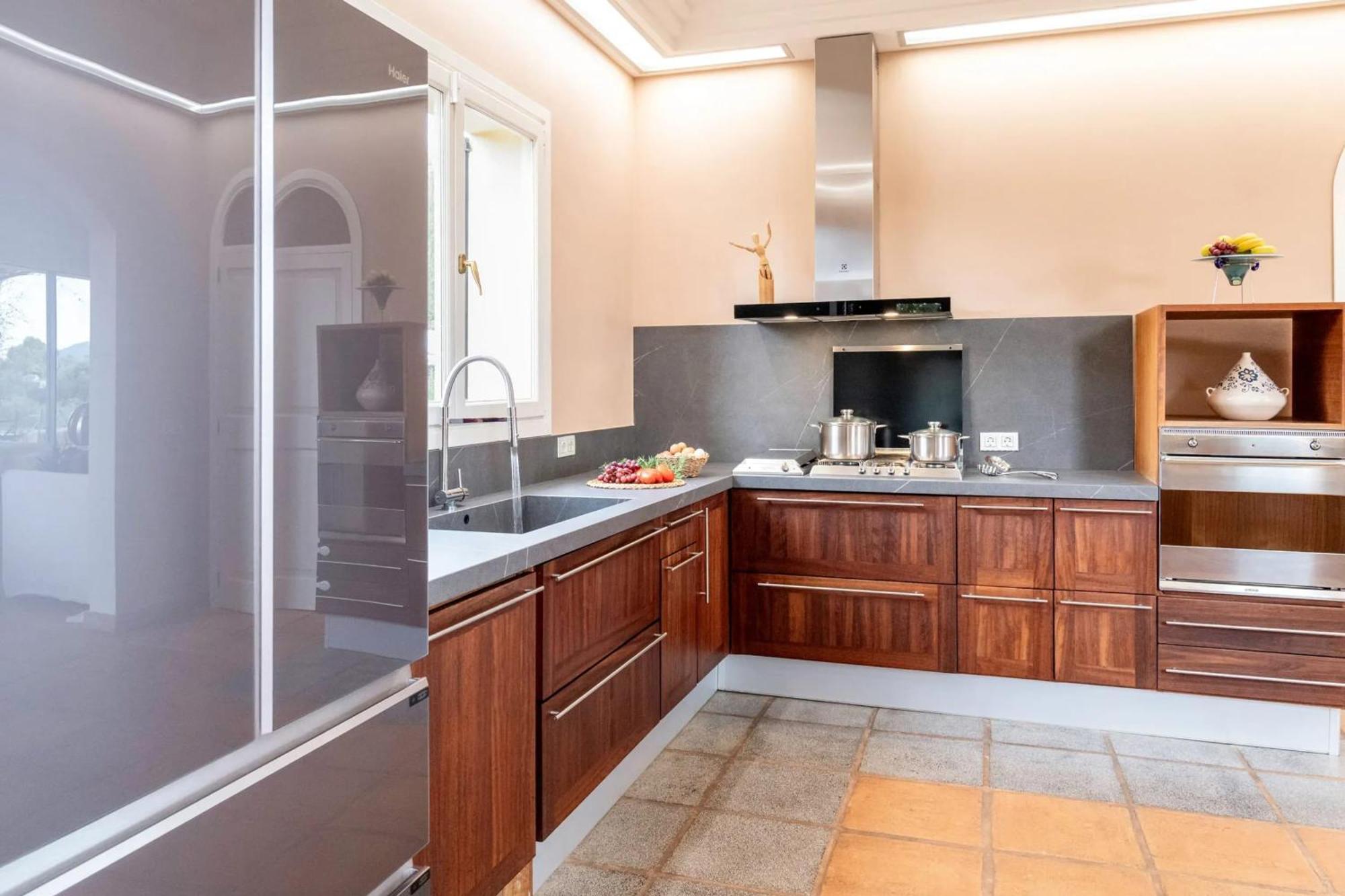 Spacious With Pool And Sea View In Villa